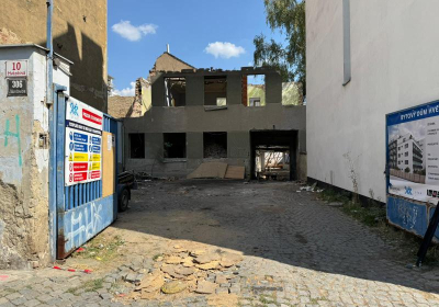 Demoliční práce v plném proudu